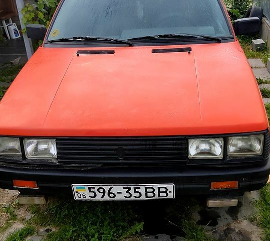 Красный Рено 11, объемом двигателя 1.2 л и пробегом 0 тыс. км за 400 $, фото 1 на Automoto.ua