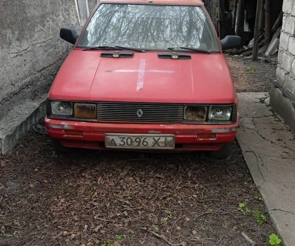 Красный Рено 11, объемом двигателя 0 л и пробегом 50 тыс. км за 358 $, фото 1 на Automoto.ua