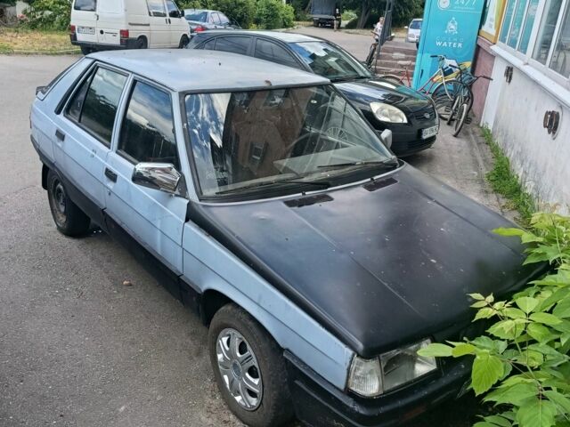 Серый Рено 11, объемом двигателя 2 л и пробегом 555 тыс. км за 492 $, фото 1 на Automoto.ua