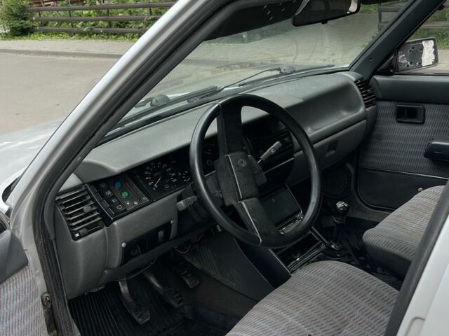 Серый Рено 11, объемом двигателя 1.4 л и пробегом 650 тыс. км за 440 $, фото 1 на Automoto.ua