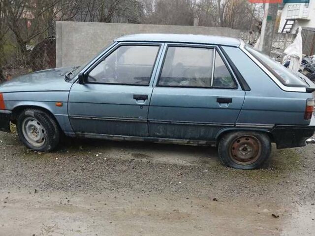 Серый Рено 11, объемом двигателя 1.2 л и пробегом 255 тыс. км за 344 $, фото 1 на Automoto.ua