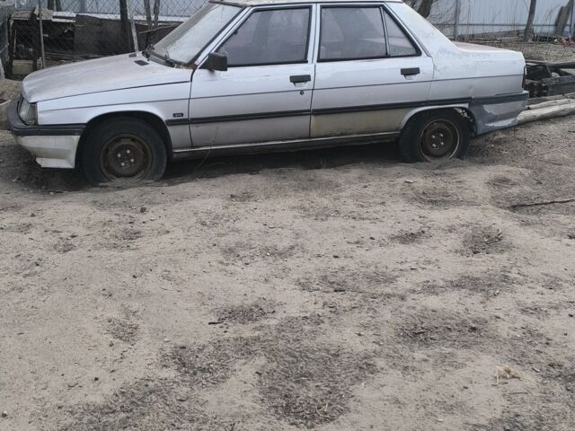 Серый Рено 11, объемом двигателя 0 л и пробегом 999 тыс. км за 457 $, фото 1 на Automoto.ua