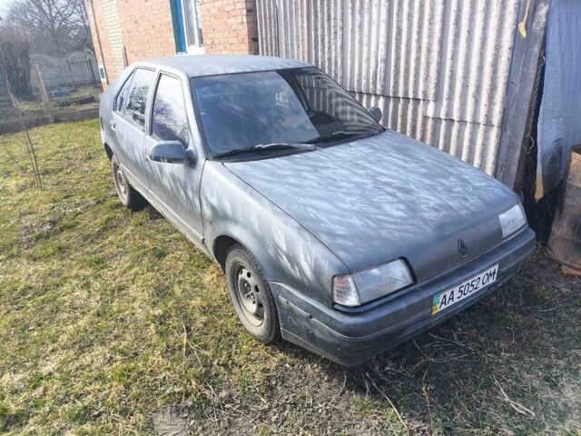 Белый Рено 19, объемом двигателя 1.4 л и пробегом 350 тыс. км за 452 $, фото 1 на Automoto.ua