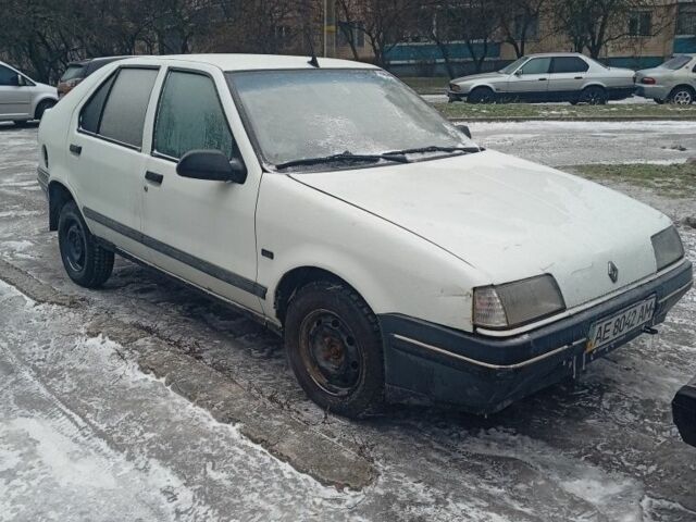 Белый Рено 19, объемом двигателя 1.4 л и пробегом 357 тыс. км за 698 $, фото 1 на Automoto.ua