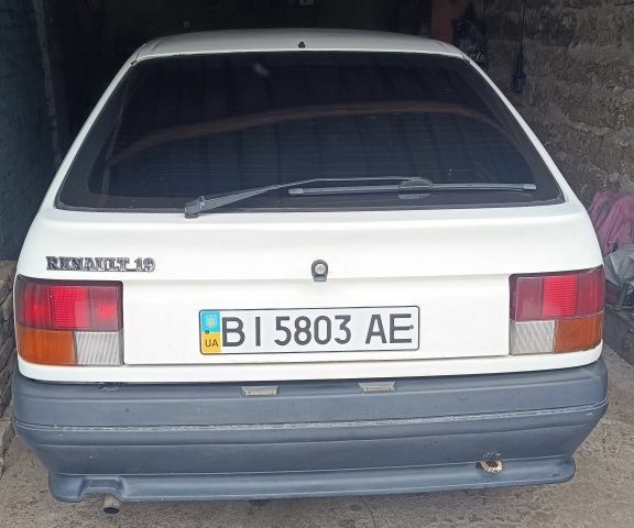 Белый Рено 19, объемом двигателя 1.4 л и пробегом 346 тыс. км за 1400 $, фото 1 на Automoto.ua