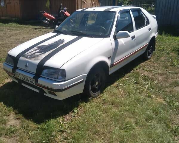 Белый Рено 19, объемом двигателя 0 л и пробегом 200 тыс. км за 1000 $, фото 1 на Automoto.ua