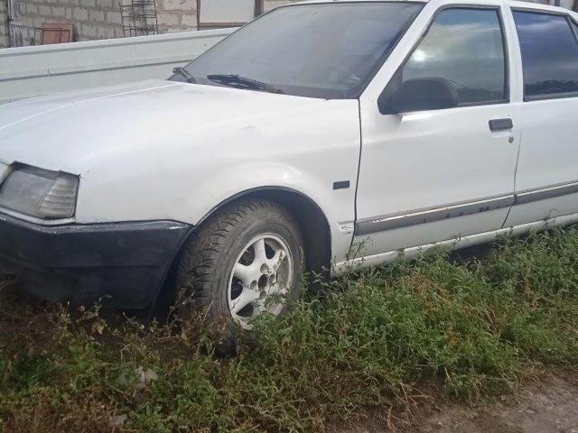 Белый Рено 19, объемом двигателя 0 л и пробегом 200 тыс. км за 576 $, фото 1 на Automoto.ua