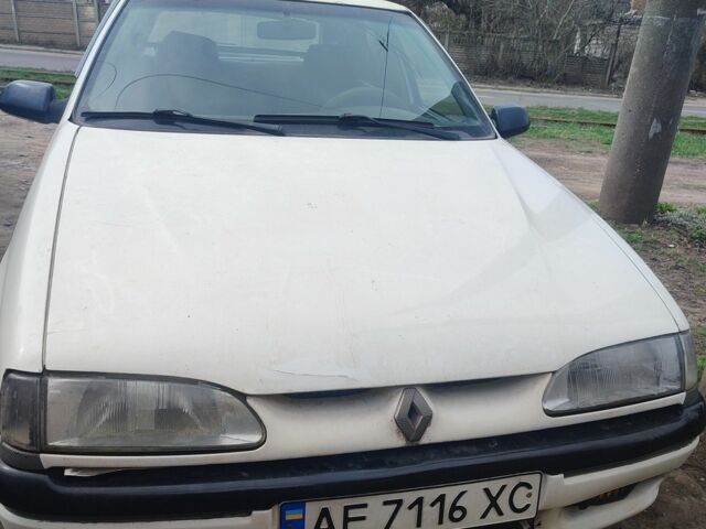 Белый Рено 19, объемом двигателя 1.4 л и пробегом 260 тыс. км за 1100 $, фото 1 на Automoto.ua