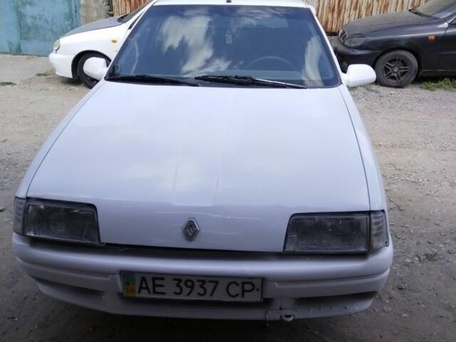 Білий Рено 19, об'ємом двигуна 0 л та пробігом 250 тис. км за 672 $, фото 1 на Automoto.ua