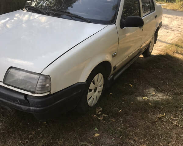 Білий Рено 19, об'ємом двигуна 1.4 л та пробігом 180 тис. км за 850 $, фото 1 на Automoto.ua