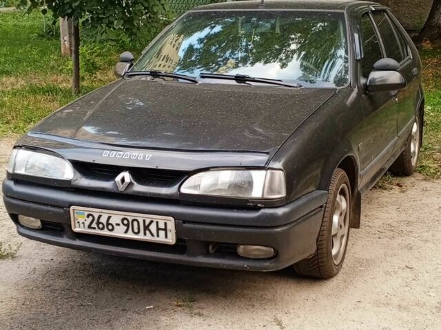 Чорний Рено 19, об'ємом двигуна 1.7 л та пробігом 343 тис. км за 2000 $, фото 1 на Automoto.ua