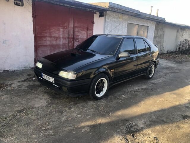 Чорний Рено 19, об'ємом двигуна 1.8 л та пробігом 197 тис. км за 1399 $, фото 1 на Automoto.ua
