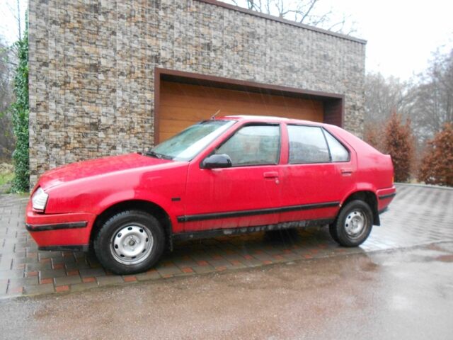 Красный Рено 19, объемом двигателя 1.7 л и пробегом 300 тыс. км за 650 $, фото 1 на Automoto.ua