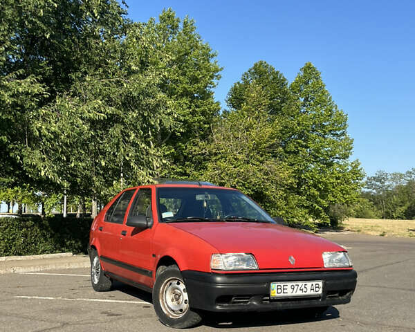 Красный Рено 19, объемом двигателя 0 л и пробегом 376 тыс. км за 1200 $, фото 1 на Automoto.ua