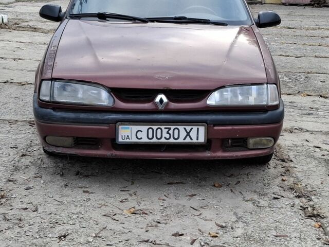 Красный Рено 19, объемом двигателя 1.8 л и пробегом 282 тыс. км за 403 $, фото 1 на Automoto.ua