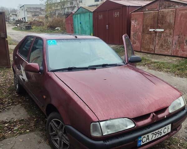 Красный Рено 19, объемом двигателя 1.7 л и пробегом 399 тыс. км за 900 $, фото 1 на Automoto.ua