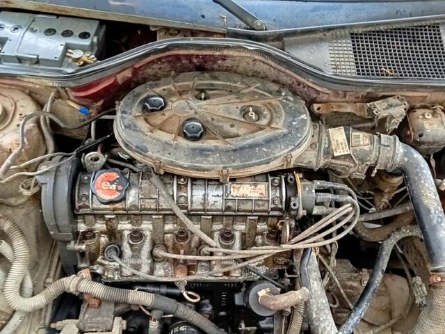 Красный Рено 19, объемом двигателя 18 л и пробегом 300 тыс. км за 900 $, фото 1 на Automoto.ua