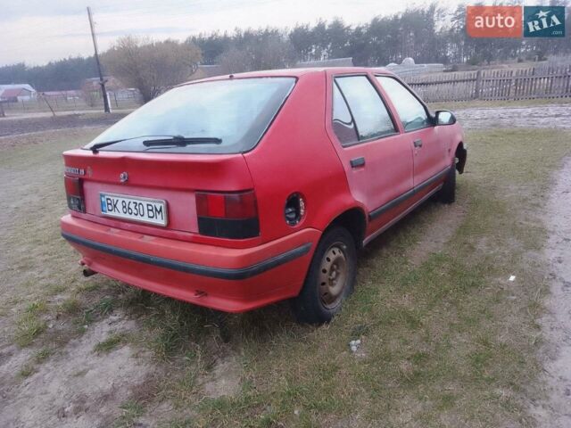 Красный Рено 19, объемом двигателя 1.7 л и пробегом 332 тыс. км за 700 $, фото 1 на Automoto.ua
