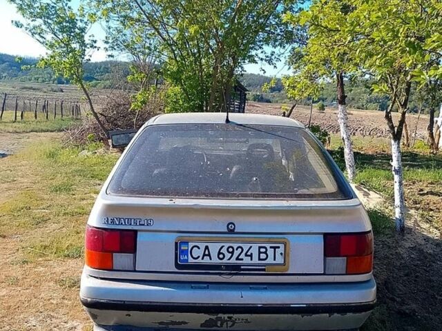Серый Рено 19, объемом двигателя 1.7 л и пробегом 150 тыс. км за 840 $, фото 1 на Automoto.ua