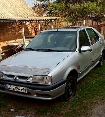 Серый Рено 19, объемом двигателя 1.8 л и пробегом 300 тыс. км за 480 $, фото 1 на Automoto.ua