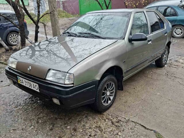 Серый Рено 19, объемом двигателя 1.7 л и пробегом 300 тыс. км за 599 $, фото 1 на Automoto.ua