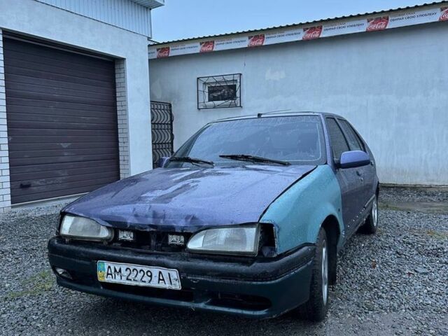 Синий Рено 19, объемом двигателя 1.4 л и пробегом 300 тыс. км за 672 $, фото 1 на Automoto.ua