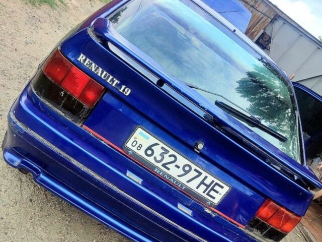 Синий Рено 19, объемом двигателя 1.8 л и пробегом 261 тыс. км за 1200 $, фото 1 на Automoto.ua