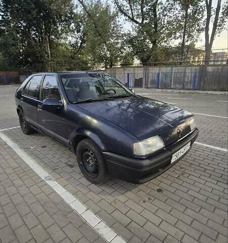 Синий Рено 19, объемом двигателя 1.72 л и пробегом 228 тыс. км за 1399 $, фото 1 на Automoto.ua