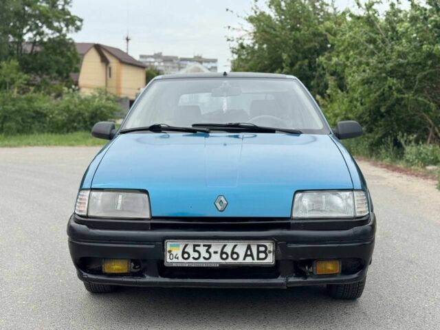 Синий Рено 19, объемом двигателя 1.8 л и пробегом 300 тыс. км за 900 $, фото 1 на Automoto.ua