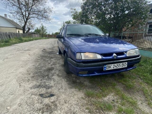 Синий Рено 19, объемом двигателя 1.4 л и пробегом 300 тыс. км за 750 $, фото 1 на Automoto.ua