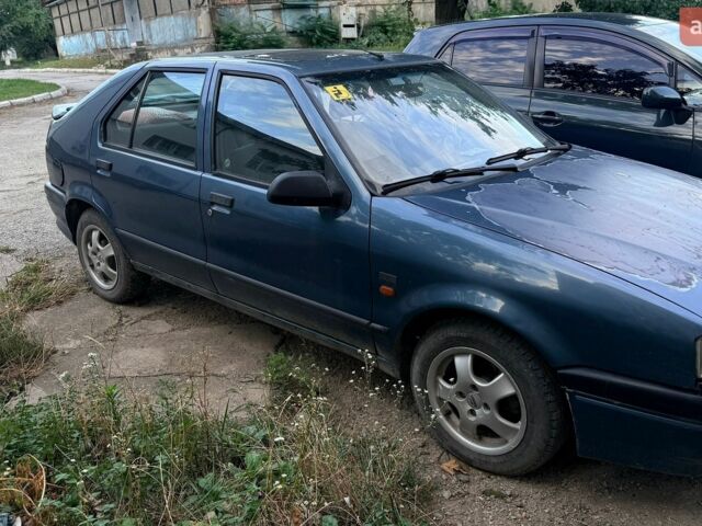 Синий Рено 19, объемом двигателя 1.72 л и пробегом 229 тыс. км за 900 $, фото 1 на Automoto.ua