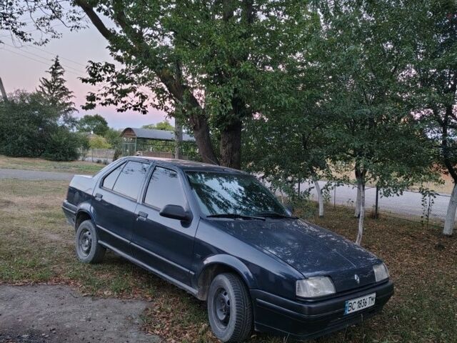 Синий Рено 19, объемом двигателя 1.7 л и пробегом 300 тыс. км за 1007 $, фото 1 на Automoto.ua