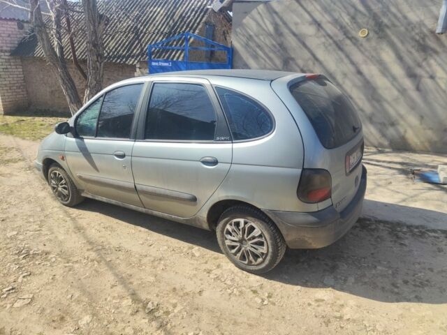 Серый Рено 20, объемом двигателя 0 л и пробегом 370 тыс. км за 1000 $, фото 1 на Automoto.ua