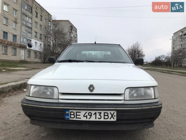 Белый Рено 21, объемом двигателя 1.7 л и пробегом 99 тыс. км за 1550 $, фото 1 на Automoto.ua