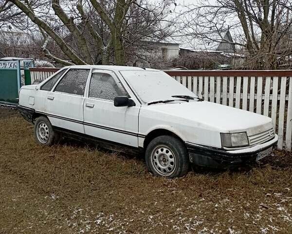 Белый Рено 21, объемом двигателя 1.99 л и пробегом 255 тыс. км за 450 $, фото 1 на Automoto.ua