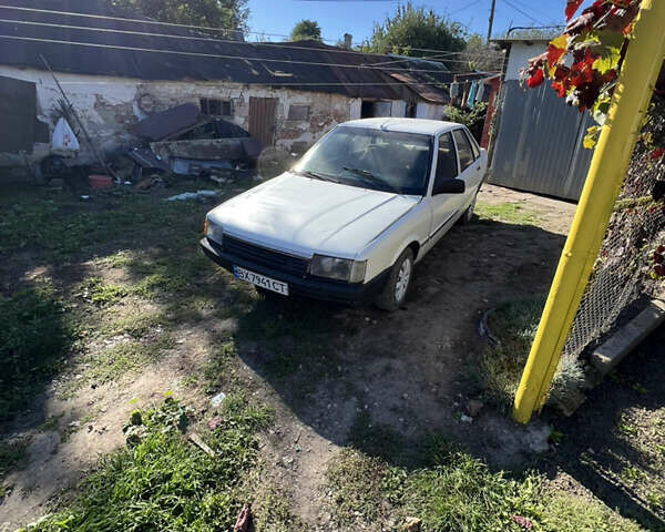 Белый Рено 21, объемом двигателя 1.7 л и пробегом 101 тыс. км за 600 $, фото 1 на Automoto.ua
