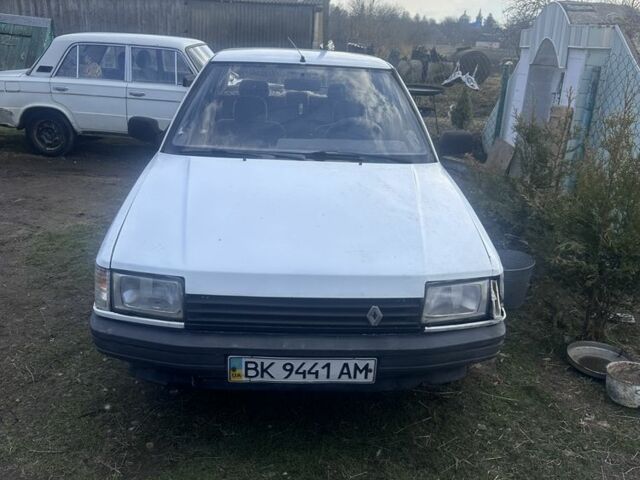 Білий Рено 21, об'ємом двигуна 1.7 л та пробігом 300 тис. км за 300 $, фото 1 на Automoto.ua