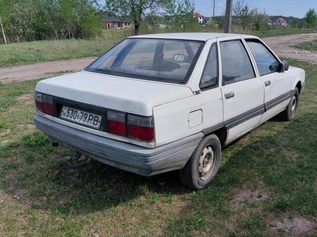 Белый Рено 21, объемом двигателя 0 л и пробегом 800 тыс. км за 500 $, фото 1 на Automoto.ua