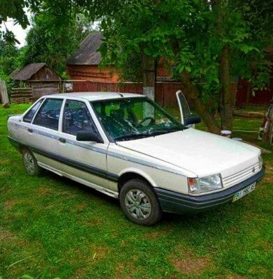 Белый Рено 21, объемом двигателя 1.7 л и пробегом 154 тыс. км за 1000 $, фото 1 на Automoto.ua