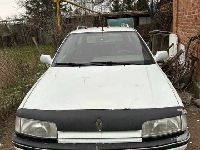 Белый Рено 21, объемом двигателя 1.7 л и пробегом 220 тыс. км за 500 $, фото 1 на Automoto.ua