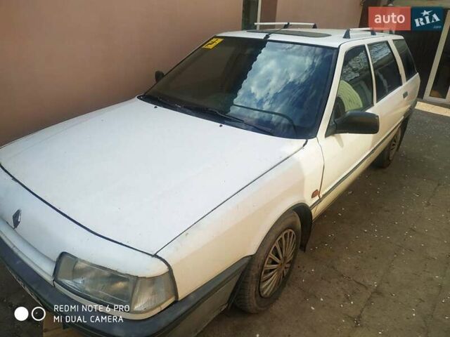 Белый Рено 21, объемом двигателя 2.07 л и пробегом 292 тыс. км за 1400 $, фото 1 на Automoto.ua