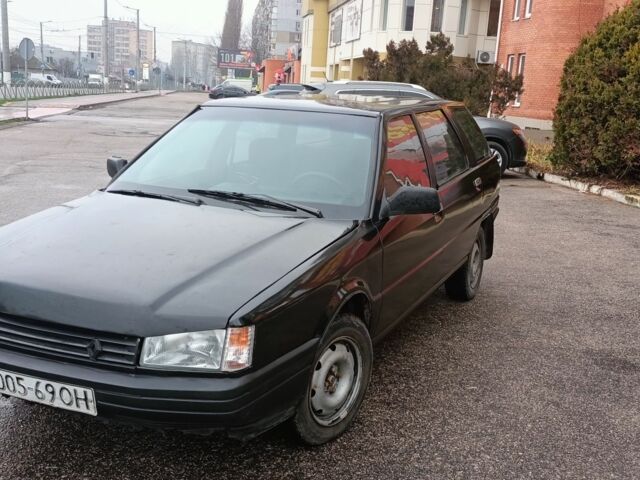 Черный Рено 21, объемом двигателя 2.1 л и пробегом 100 тыс. км за 1300 $, фото 1 на Automoto.ua