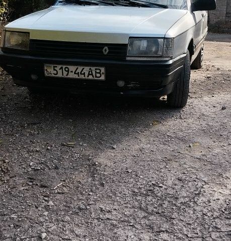 Серый Рено 21, объемом двигателя 2 л и пробегом 256 тыс. км за 300 $, фото 1 на Automoto.ua