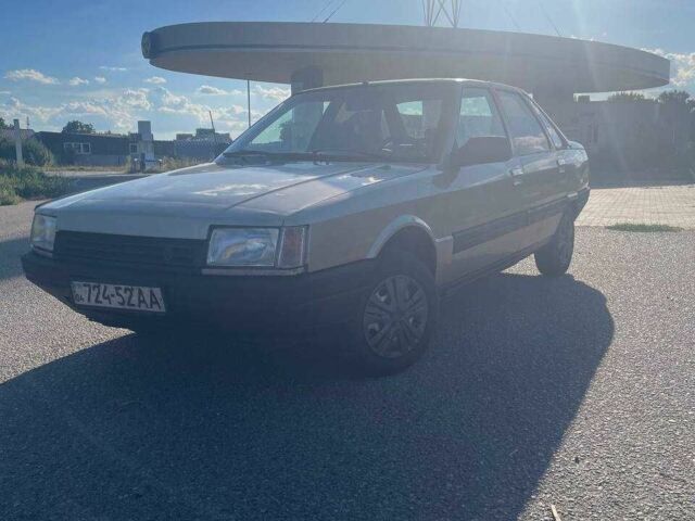 Серый Рено 21, объемом двигателя 1.7 л и пробегом 316 тыс. км за 1233 $, фото 1 на Automoto.ua