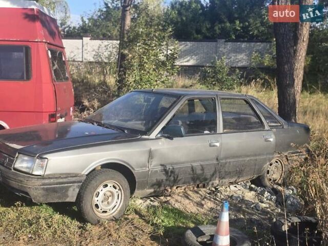 Серый Рено 21, объемом двигателя 1.5 л и пробегом 300 тыс. км за 300 $, фото 1 на Automoto.ua