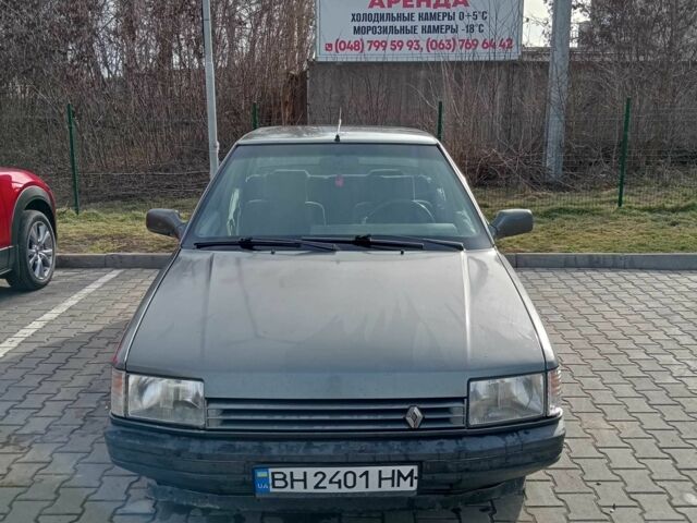 Серый Рено 21, объемом двигателя 1.7 л и пробегом 300 тыс. км за 900 $, фото 1 на Automoto.ua