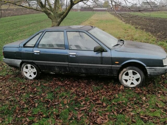 Серый Рено 21, объемом двигателя 1.7 л и пробегом 350 тыс. км за 550 $, фото 1 на Automoto.ua