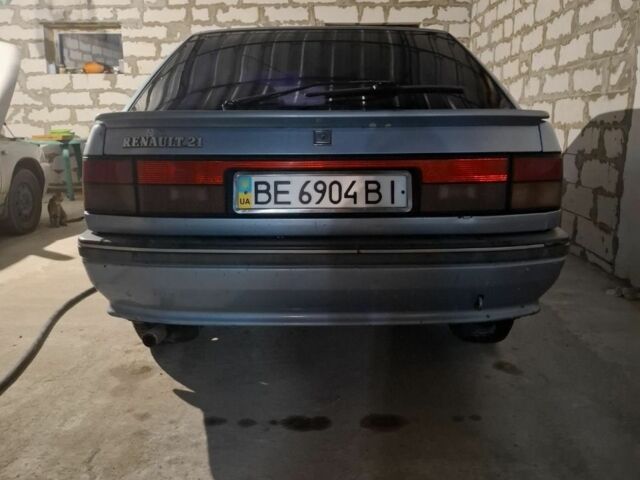 Синий Рено 21, объемом двигателя 1.7 л и пробегом 314 тыс. км за 1196 $, фото 1 на Automoto.ua