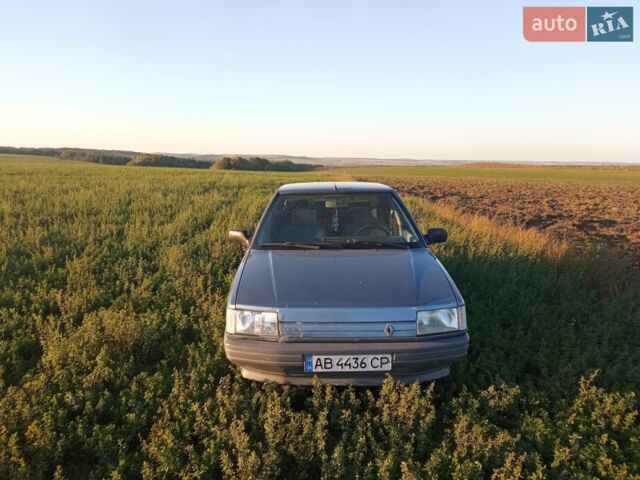 Синій Рено 21, об'ємом двигуна 1.7 л та пробігом 211 тис. км за 1300 $, фото 1 на Automoto.ua