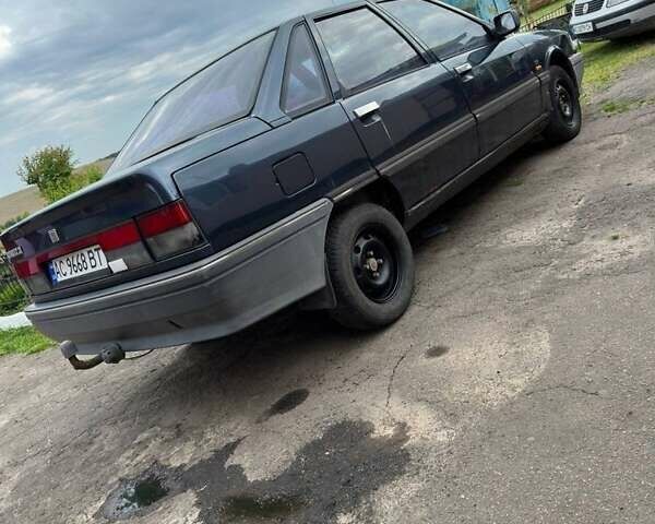 Синий Рено 21, объемом двигателя 1.7 л и пробегом 235 тыс. км за 650 $, фото 1 на Automoto.ua